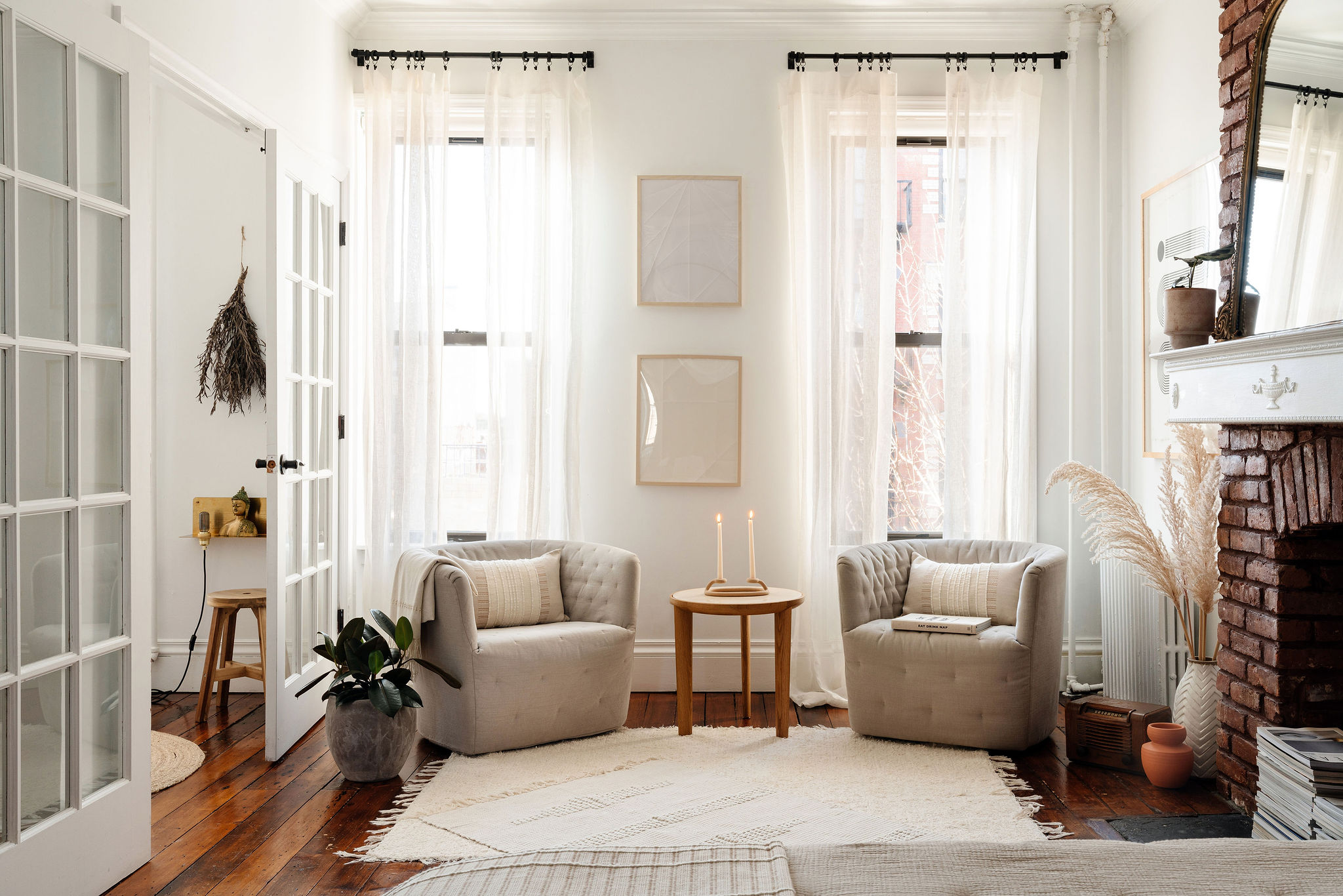 Living room with swivel chairs for a connected family space