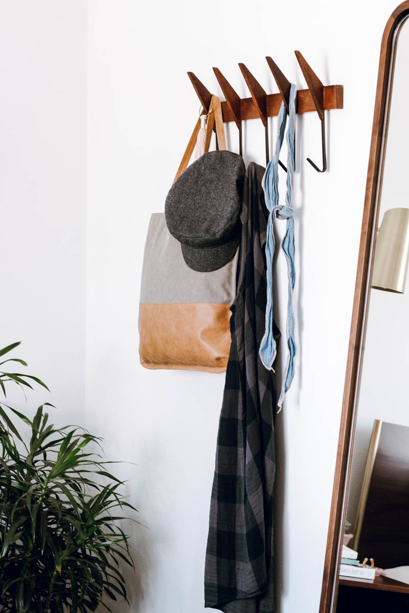 urban outfitters mid century hooks anthropologie hats and tote bag 