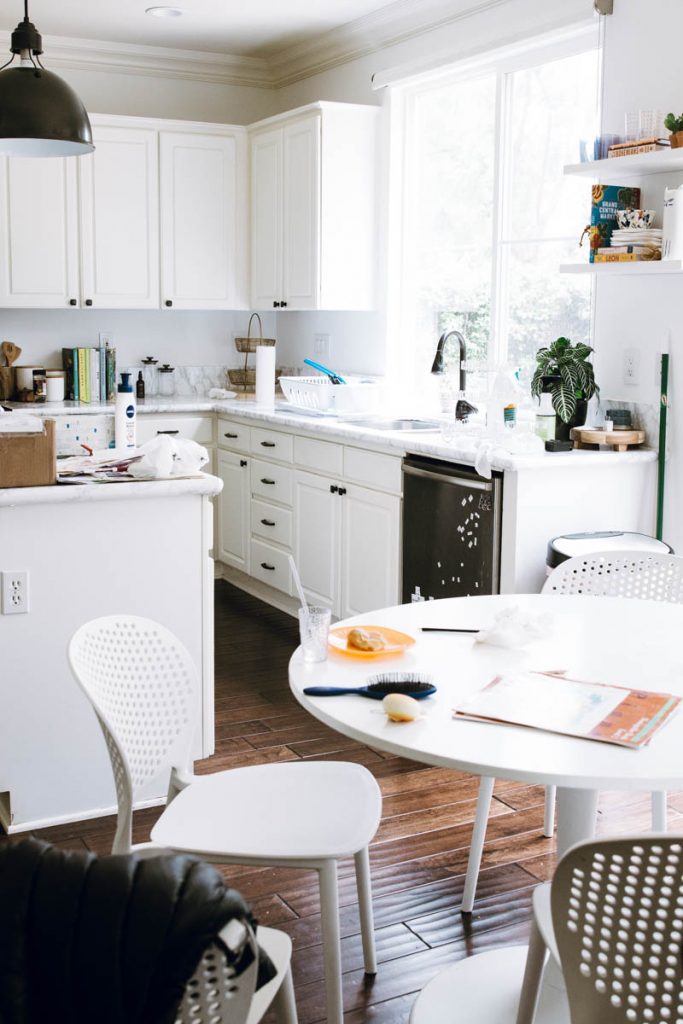 white kitchen 