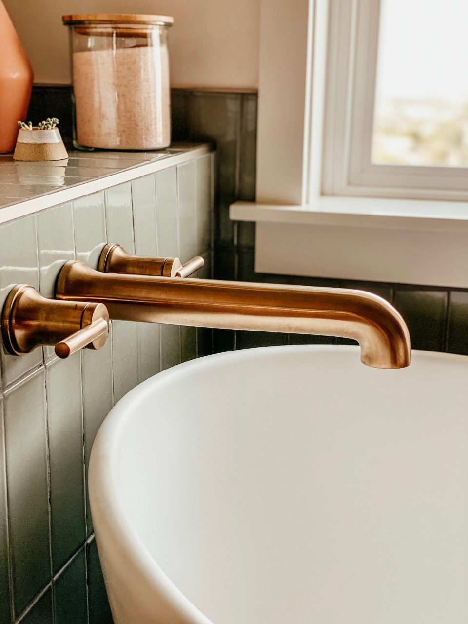 The sleek form of Delta's Trinsic bathtub faucet